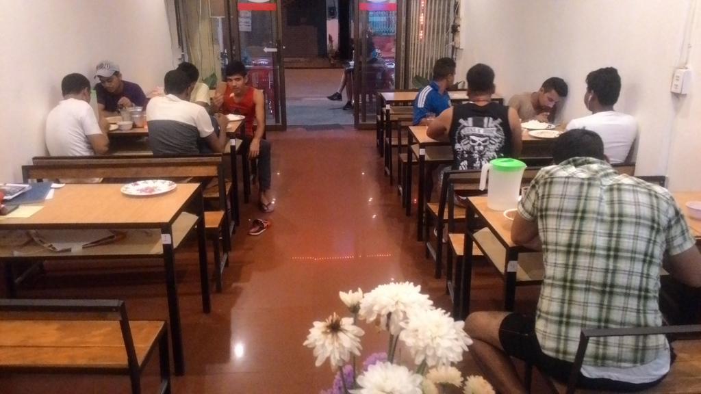 Yummy Backpacker Hostel Pakse Extérieur photo